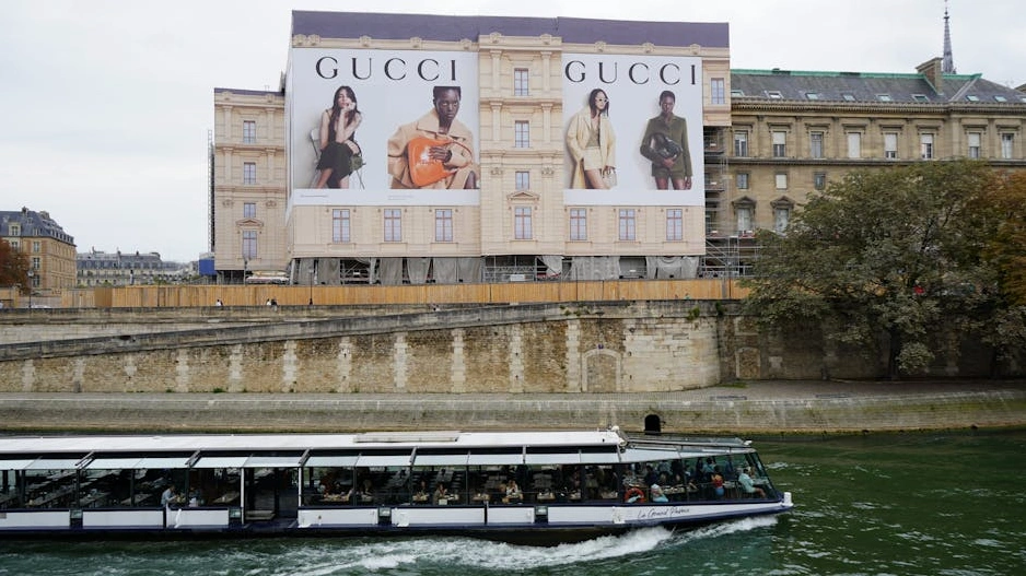 Team che imposta una campagna di advertising a pagamento.